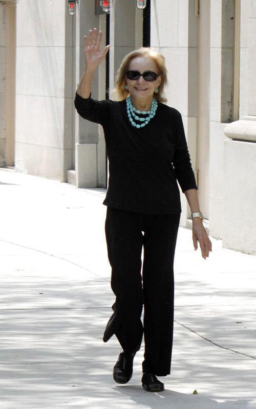 Barbara Walters - Walking After Heart Surgery