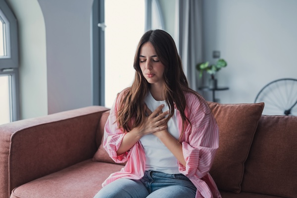 Illustration of symptoms associated with congenital heart valve disease